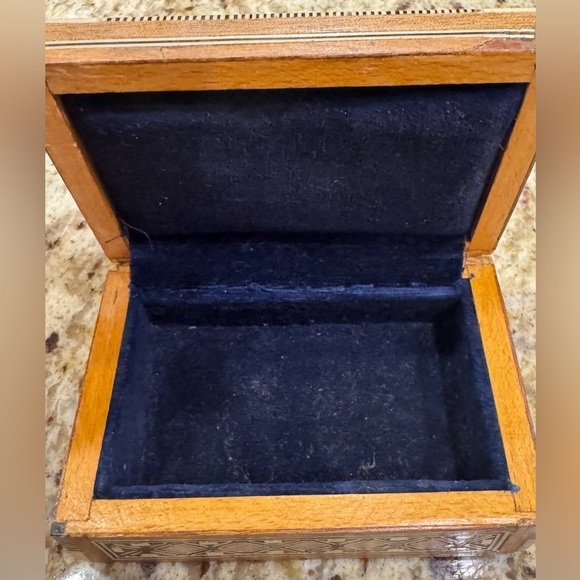 Vintage Handmade Middle Eastern Wood Mother Pearl Trinket Jewelry Box Art Deco - Picture 7 of 7